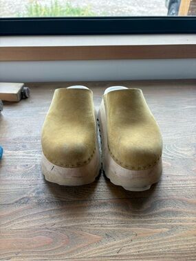 Bryr Clogs Chonk in Fennel size 6